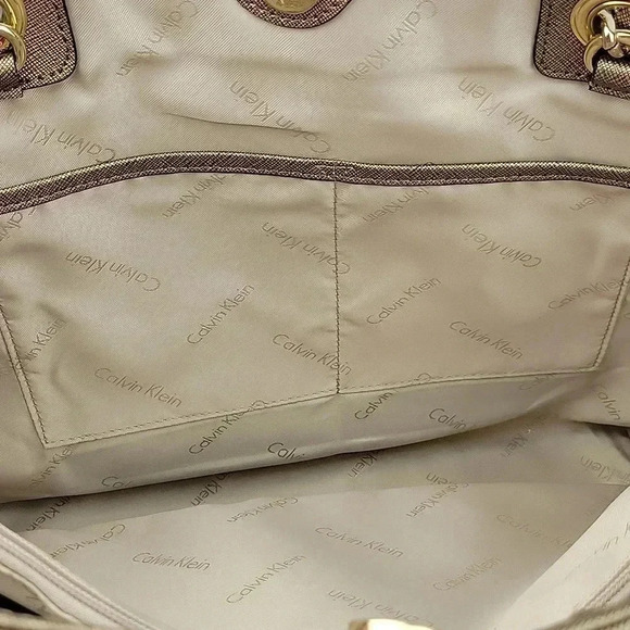 Calvin Klein Saffiano Tote Gold w/ Gold tone Chain Detail - Picture 14 of 16